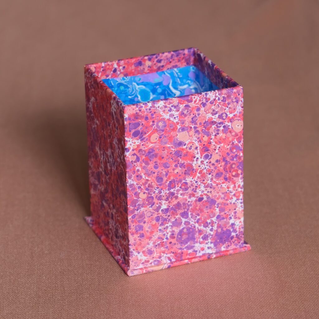 Stifteständer pinkes Marmorpapier
